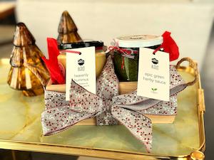 Frontpage: EPIC GREEN HERBY SAUCE & HEAVENLY HUMMUS SUMMER GIFT BOX - vegan 2 x 300 ml