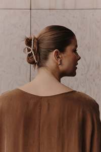 Hair Accessories: AVINO PEARL CLAW