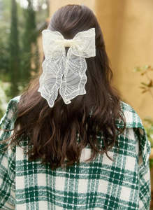 THE ERIS BOW CLIP- IVORY LACE