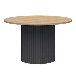Tables: Pila Round Table
