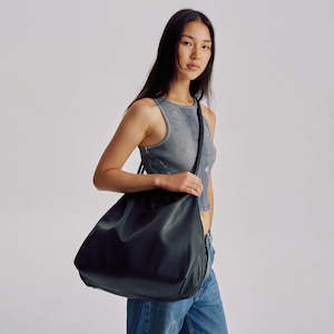 Brie Leon: Alma Bag XL - Black