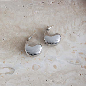 Wardrobe: Curve Earrings - Silver