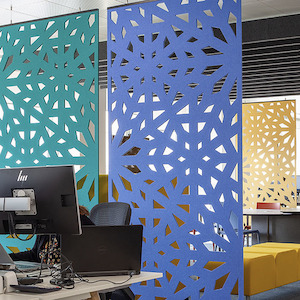 Products: Cascade static screen (1 x screen) and accessories to allow top suspension and free hanging base