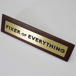 Executive Toys: Novelty Desk Sign Plaque - 'Fixer of Everything'