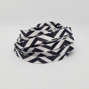 Shoe Laces: Black and White zigzag shoelaces 120cm