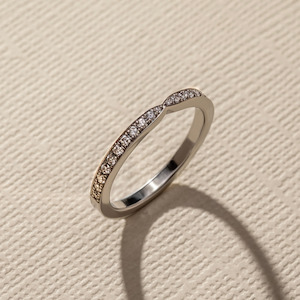 Womens Wedding Bands: Pinched Diamond Ring