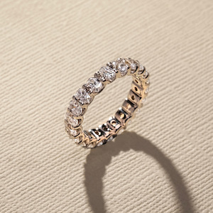 Womens Wedding Bands: Eternal Oval U-Prong Diamond Ring