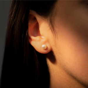 Gifts Under 1500: Pearl Earrings