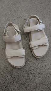 Shoes 1: LA TRIBE Sandals 40