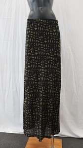 Bottoms: staplethelabel Maxi Skirt L