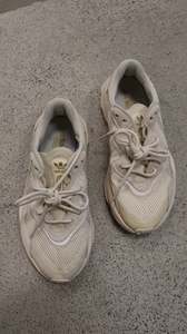 Shoes 1: adidas Sneaker 38