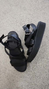 moochi Sandals 40