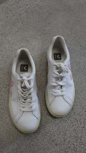 Shoes 1: VEJA Sneaker 38