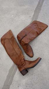 Shoes 1: MI PIACI Boots 39