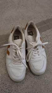 Shoes 1: VEJA Sneaker 41