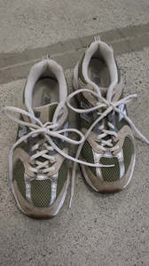 Shoes 1: New Balance Sneaker 39.5