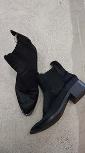 Shoes 1: moochi Boots 38
