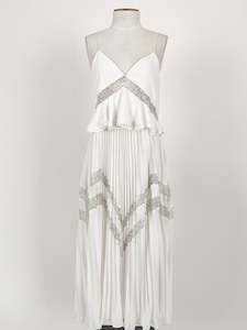 Rabbit Borrows: Self-Portrait | White Formal Dress | Size 6