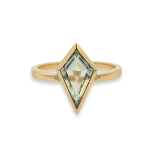 9k Yellow Gold Green Amethyst Kite Ring