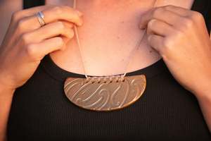 Puhoro Whakakai (Pendant), Amber PREORDER