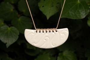 Puhoro Whakakai (Pendant), Mā PREORDER