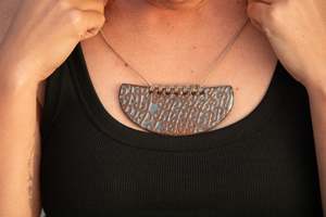 Mangopare: Mangopare Whakakai (Pendant), Blue Rutile on Toast