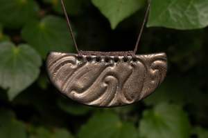 Puhoro: Puhoro Whakakai (Pendant), Metallic Bronze