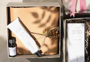 Scented Candles Nz: Luxury Self-Care Gift Box - Hand Cream, Shower Gel, Candle & Essential Oil