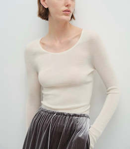 Merino Wool Cashmere: Seamless Super Extra Fine Wool U-neck Long Sleeve Sweater