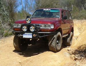 Toyota Land Cruiser: XROX Bull Bar to suit Toyota Landcruiser 80 Series 1990-1998