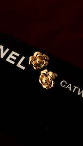Vintage: Petal Earrings-Gold