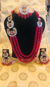 Jewellery: Necklace Set