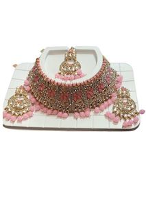 Jewellery: Light Pink Necklace Set