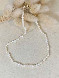 Choker: Mikala Pearl Choker