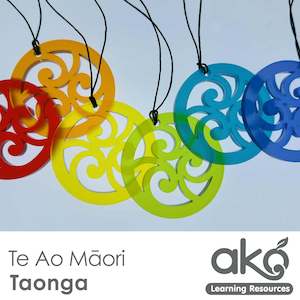 Te Ao Māori Necklace
