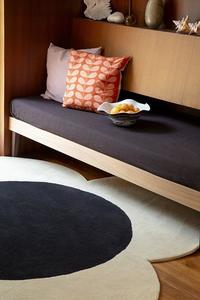 Orla Kiely: ORLA KIELY FLOWER SPOT ECRU/BLACK 158409