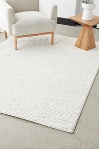 Marina: Power Loomed Marina Suri White Rug