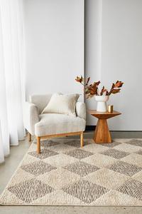 Serenade: Melodious Yuri Beige Rug