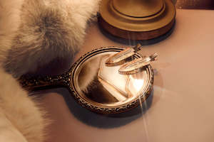 Accessories: CHARLII - Limited Edition Setting Gold Clips