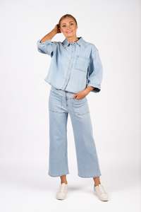 Ladies Coats Jackets: Knewe Coupe Shacket - Light Wash