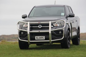 Products: S200S Bullbar complete with Spigots (to fit Sidebars)