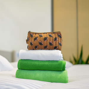 Gifts: Small Cosmetic Pouch 'Midnight Blossom'