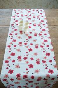 Manuka Flower Hemp Table Runner