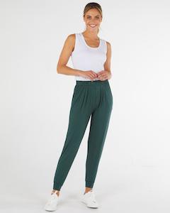 Betty Basics Curve: Paris Pants - Ivy Green