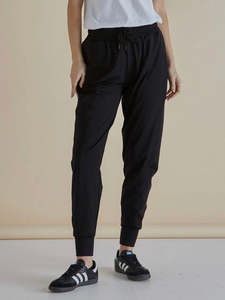 Cara Travel Jogger - Black