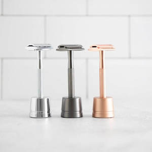 Caliwoods: Razor Stand