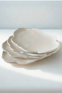 Home Deco: Kumo Ceramic Cake Plate — Elegant Tableware Collection