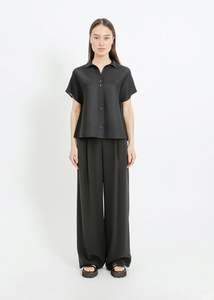 MAZIE PLEAT SHIRT / BLACK