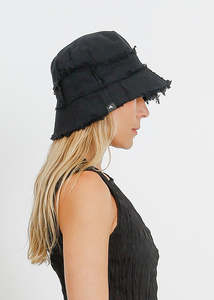 WYATT REVERSIBLE HAT / BLACK