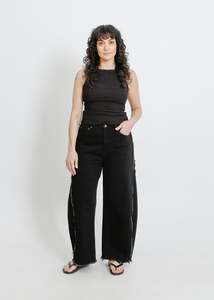 Trousers: PENNY JEAN / BLACK
